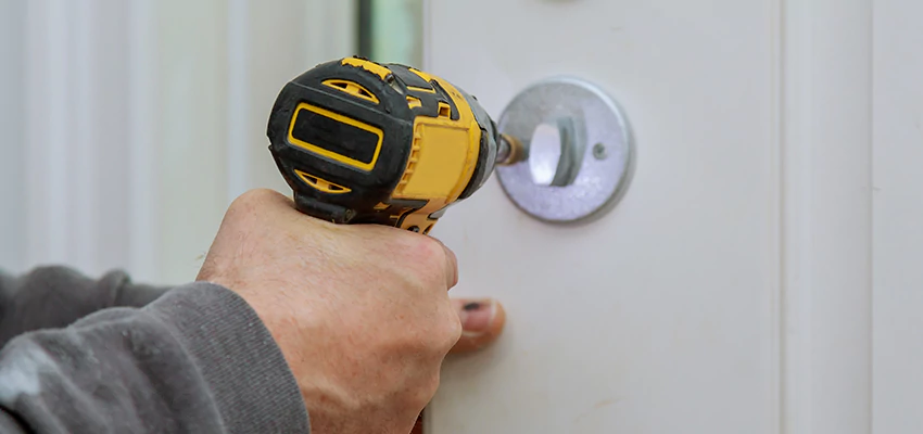 Street Locksmith For Smart Lock Repair in La Verne, CA